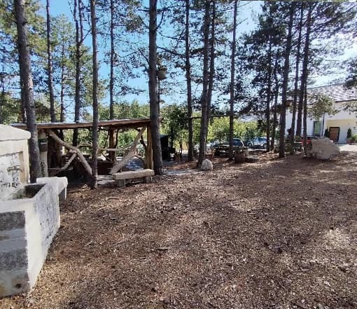 Градина край вилата